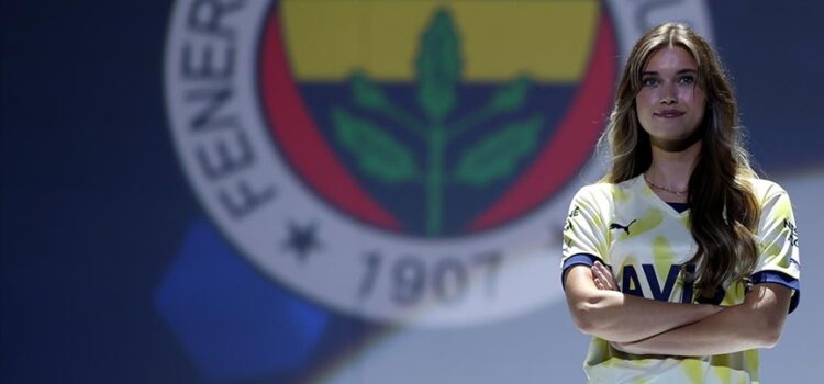 Fenerbahçe yeni sezon formalarını tanıttı